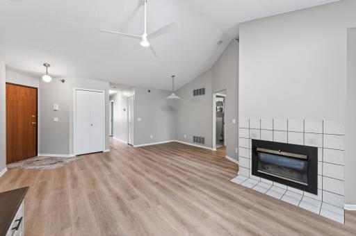 11_2494_Wilshire_1511_mls.jpg