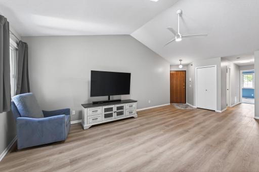 12_2494_Wilshire_1512_mls.jpg