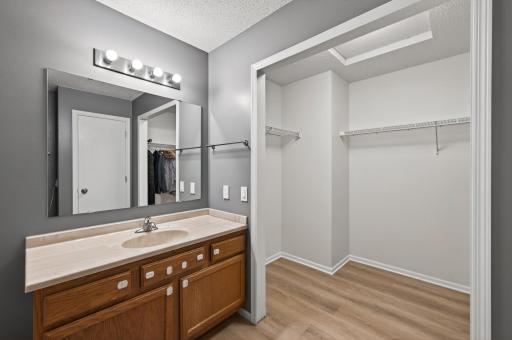24_2494_Wilshire_1524_mls.jpg