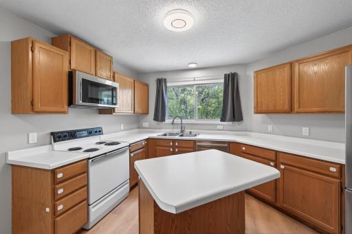 15_2494_Wilshire_1515_mls.jpg