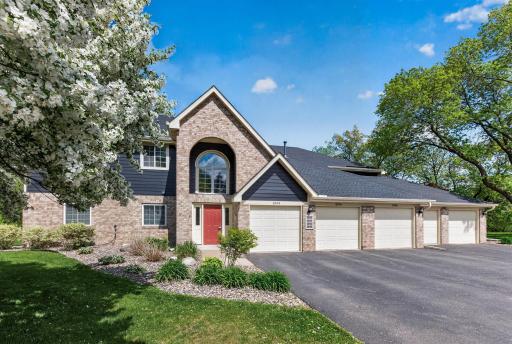 2494 Wilshire Court, Mendota Heights, MN 55120
