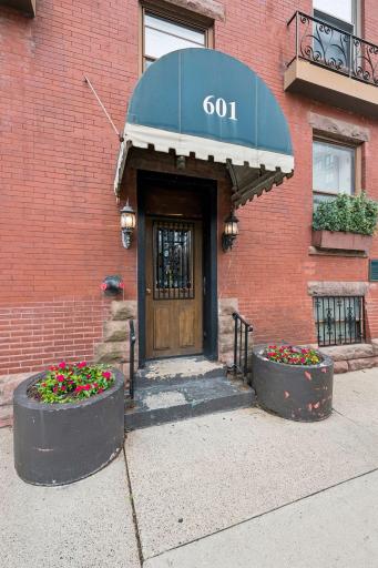 601 S 9th Street, 1, Minneapolis, MN 55404
