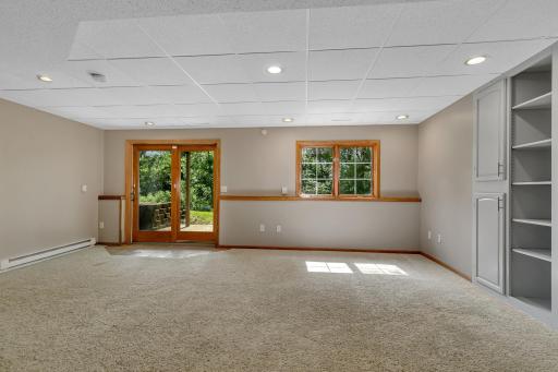The lower level also offers an additional nook area ideal for hobbies, gaming, fitness equipment, or a home office.