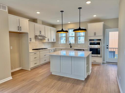 838 Woodlawn Avenue, Saint Paul, MN 55116
