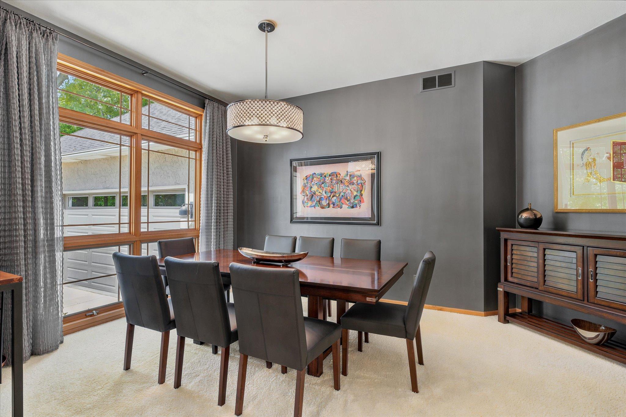 Dining Area (16x12)
