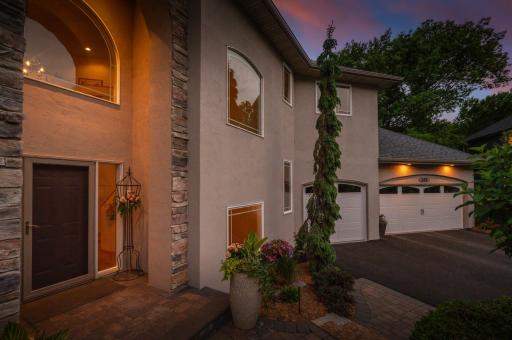 381 Del Rio Drive, Chanhassen, MN 55317