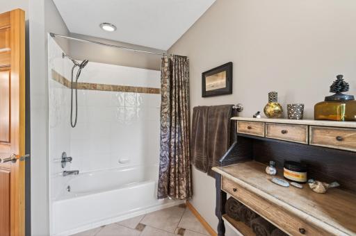 381 Del Rio Drive, Chanhassen, MN 55317
