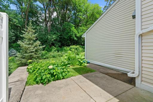 5304 Highpointe Terrace, Minneapolis, MN 55437