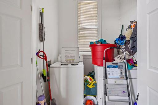 In-unit laundry with full-sz washer/dryer