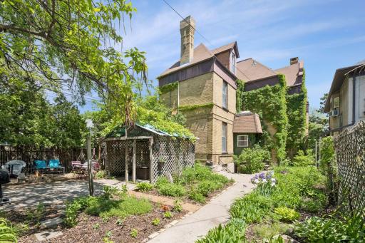 2700 Pillsbury Avenue S, Minneapolis, MN 55408