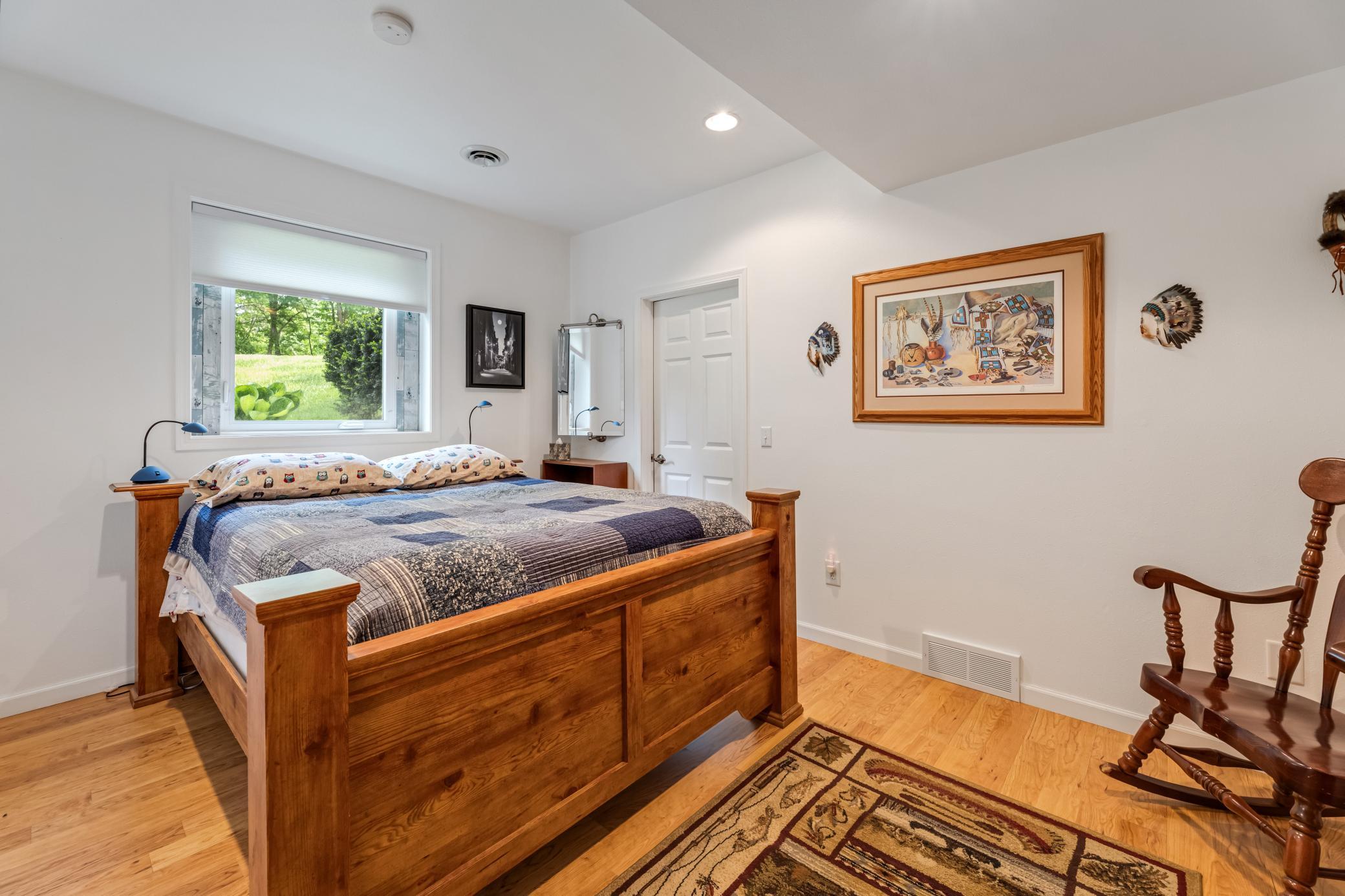 25 bedroom.jpg