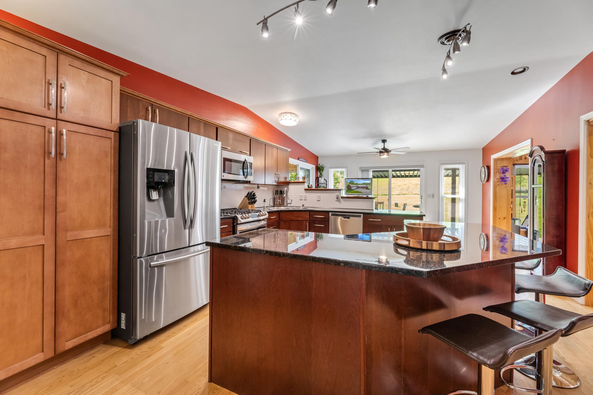 10 kitchen.jpg