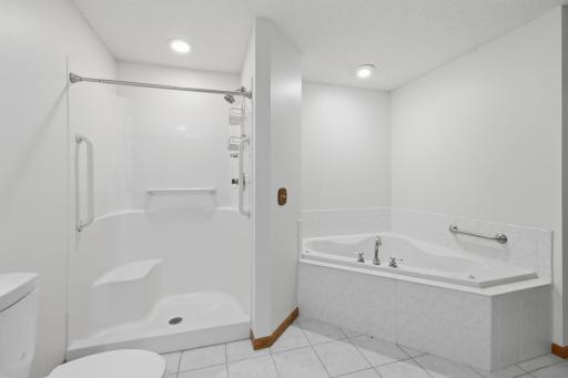 815 Wescott Square, Eagan, MN 55123
