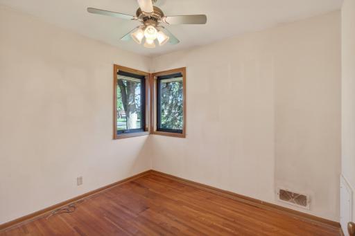 1502 Sherren Avenue E, Saint Paul, MN 55109