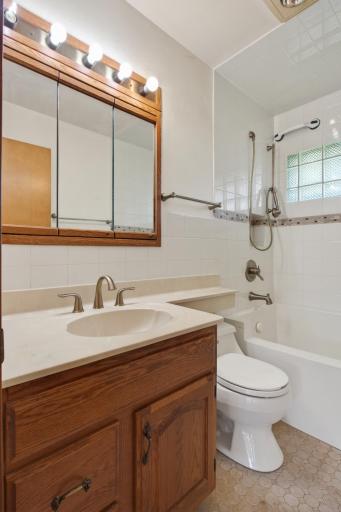 1502 Sherren Avenue E, Saint Paul, MN 55109