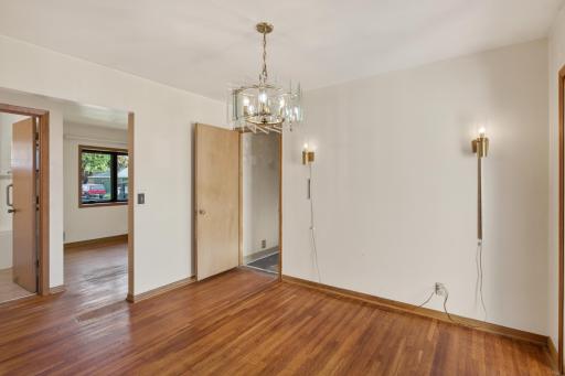 1502 Sherren Avenue E, Saint Paul, MN 55109