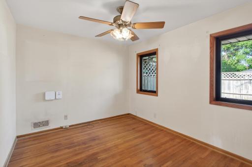 1502 Sherren Avenue E, Saint Paul, MN 55109