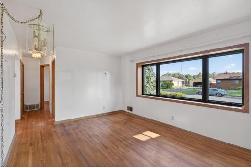 1502 Sherren Avenue E, Saint Paul, MN 55109