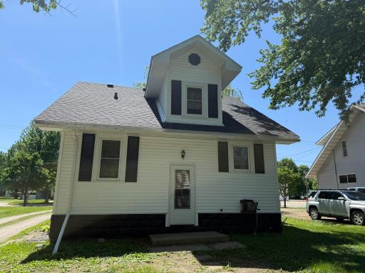 211 2nd Street SE, New Richland, MN 56072