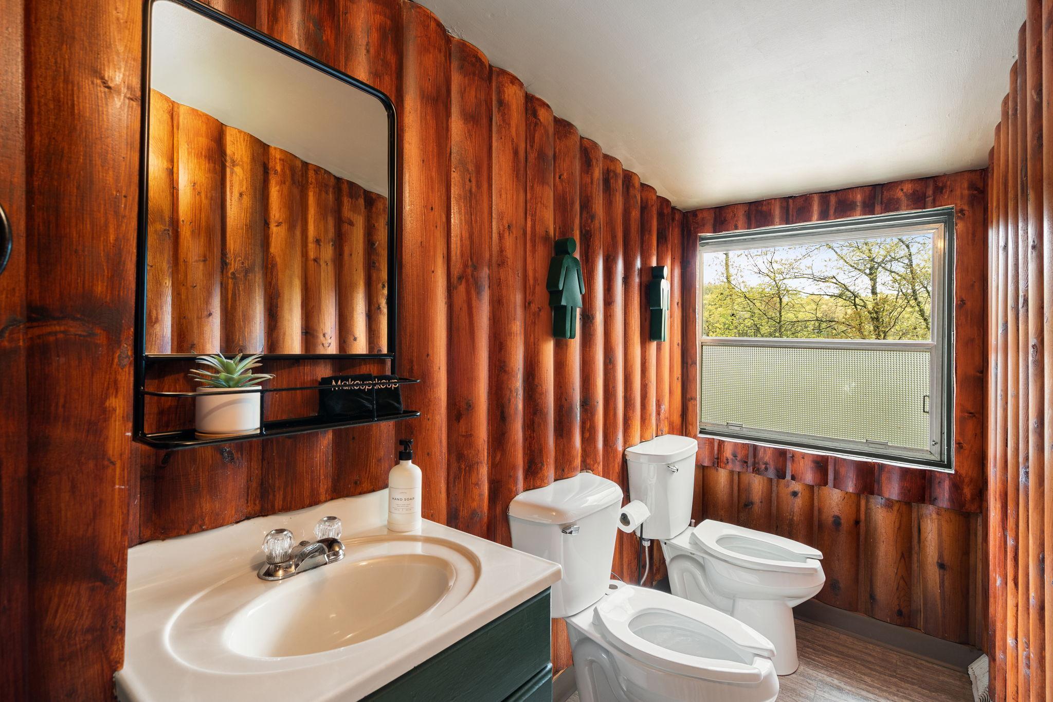 12-web-or-mls-w7341-pair-o-lakes-rd.jpg