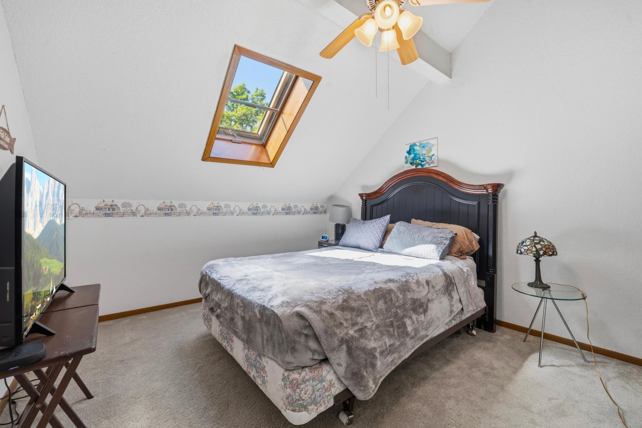 Vaulted Ceilings and Skylights!