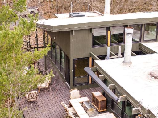 Expansive deck for seamless indoor-outdoor living
