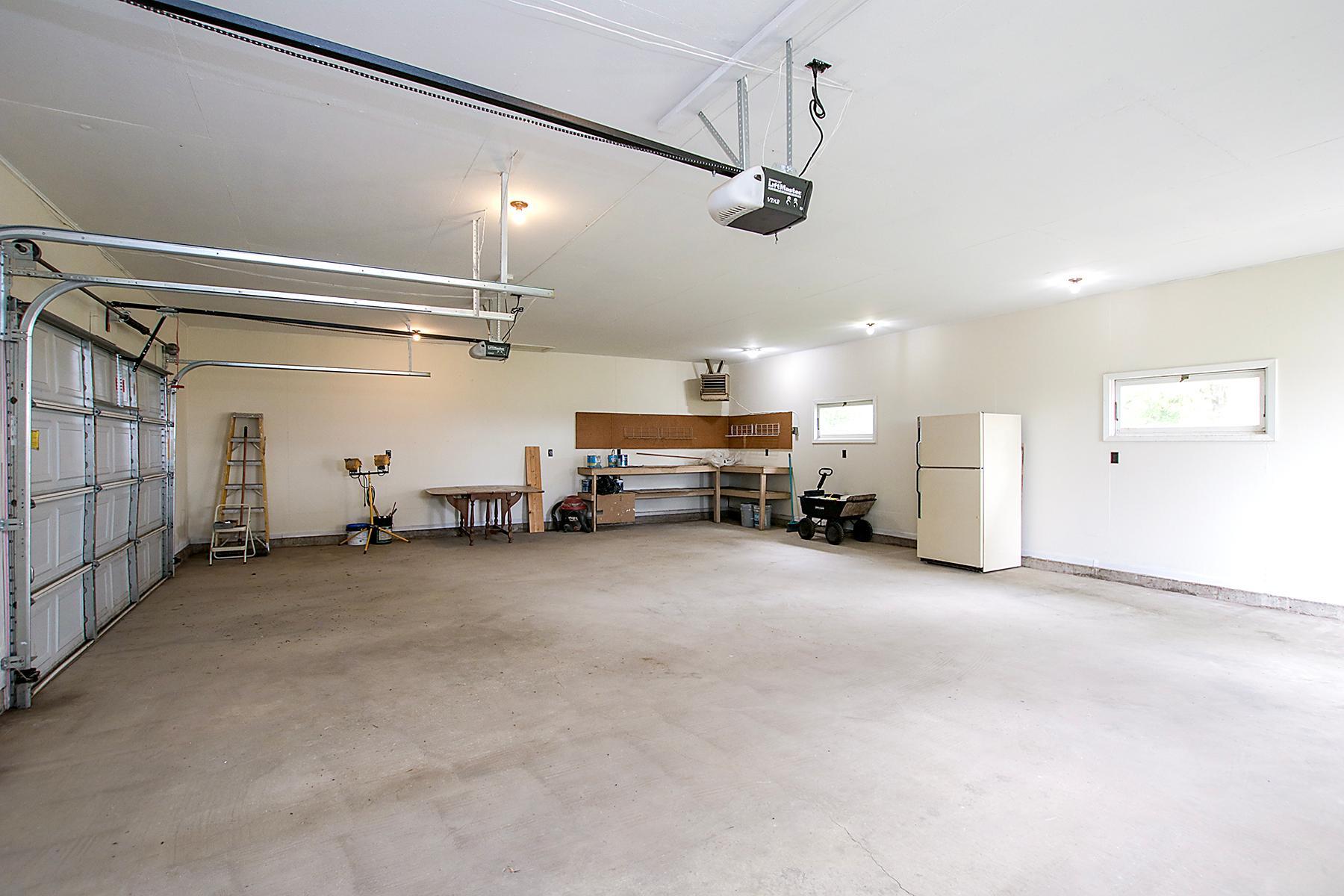 garage - interior.jpg