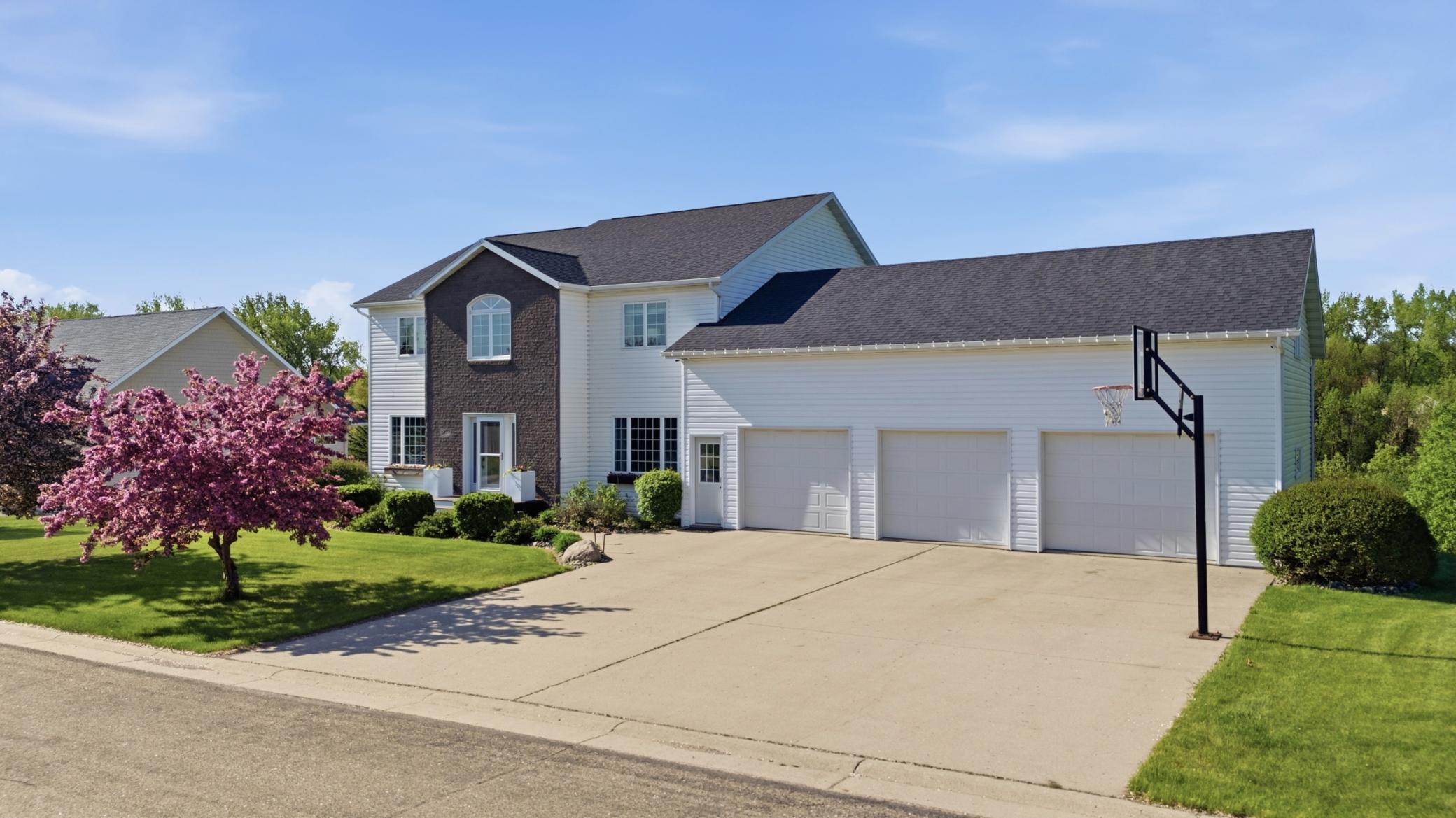 WELCOME TO 2309 HILLCREST LANE
