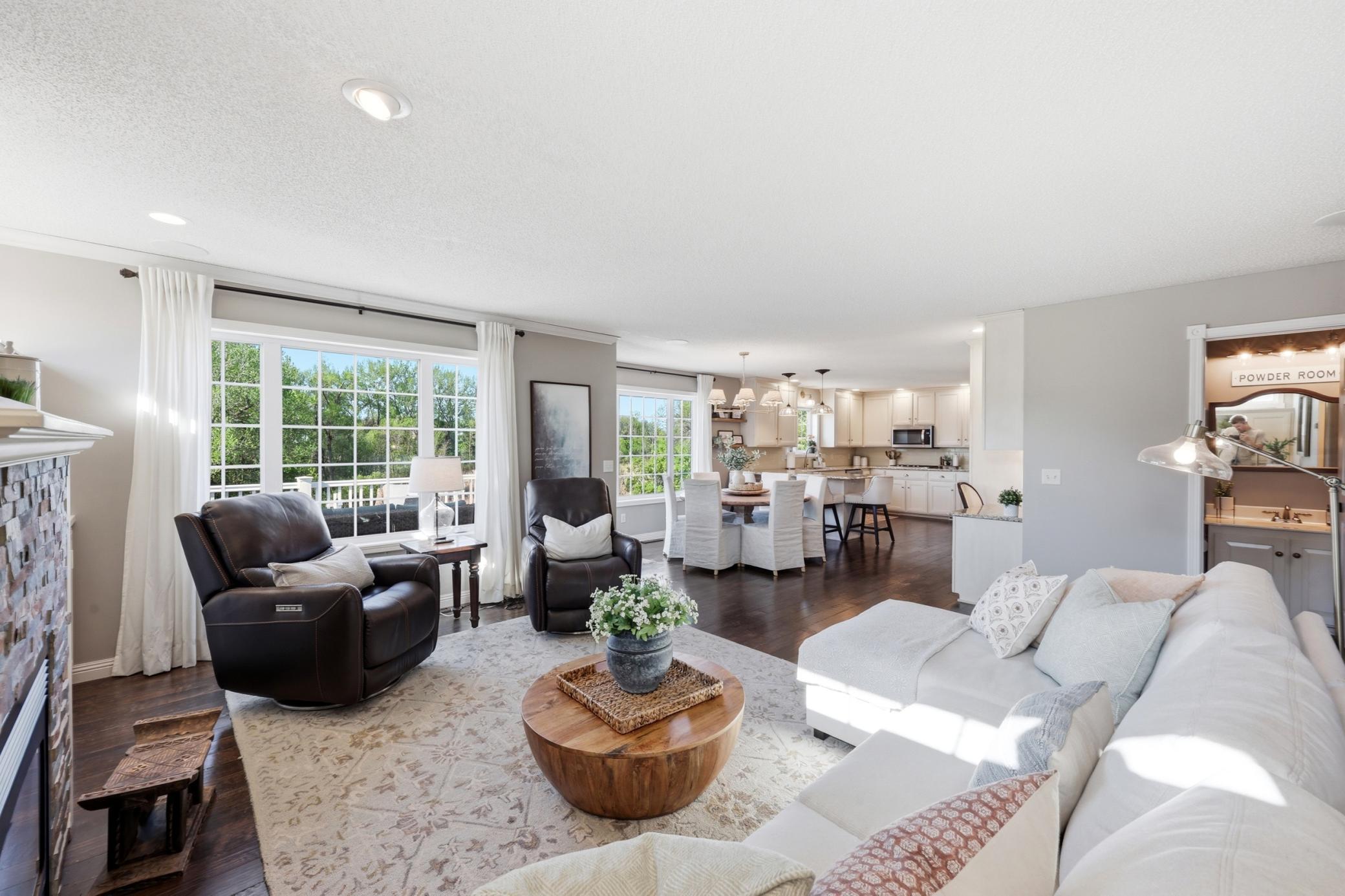 MAIN LIVING ROOM
