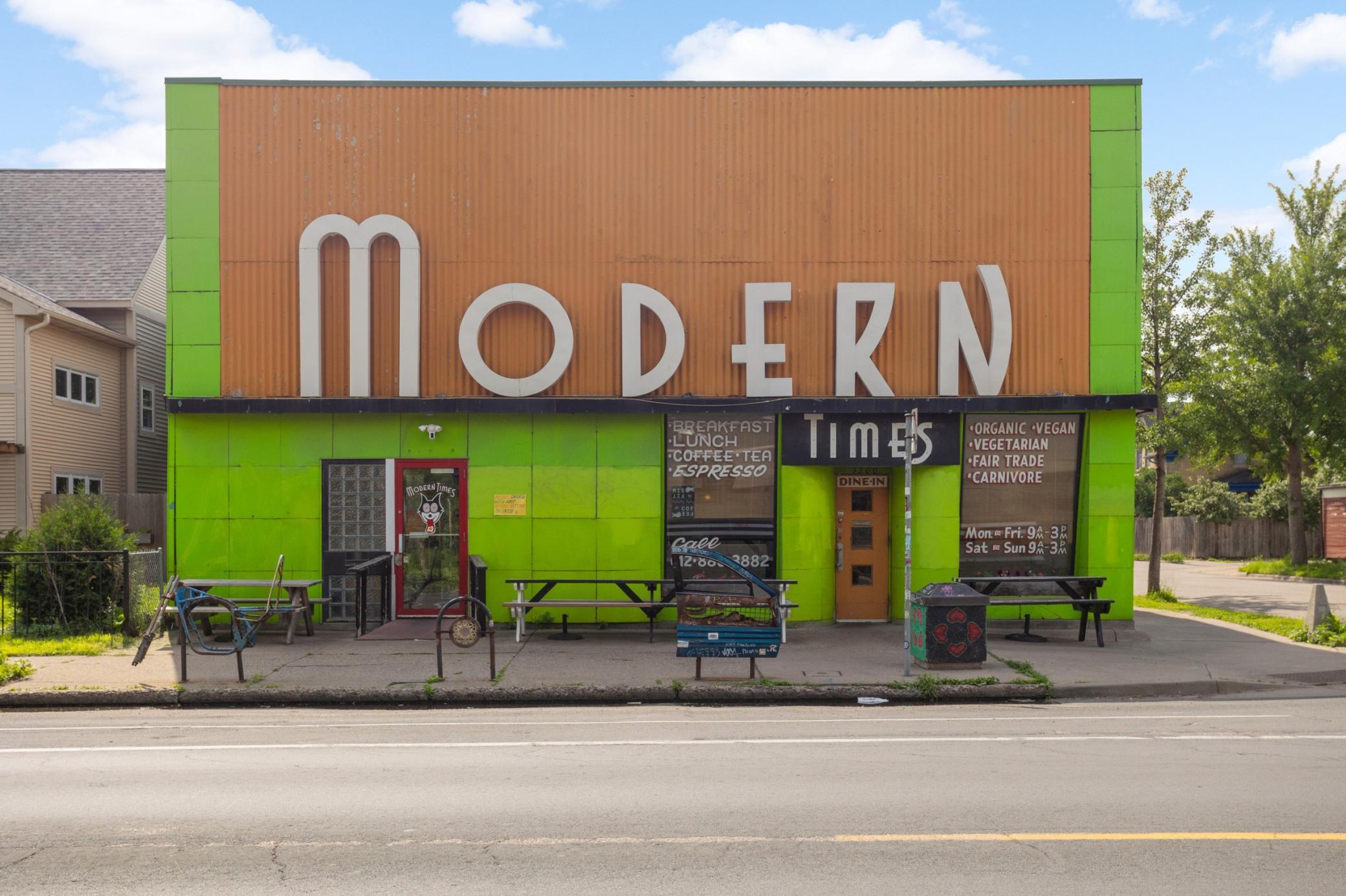 Enjoy living near fantastic neighborhood restaurants and parks