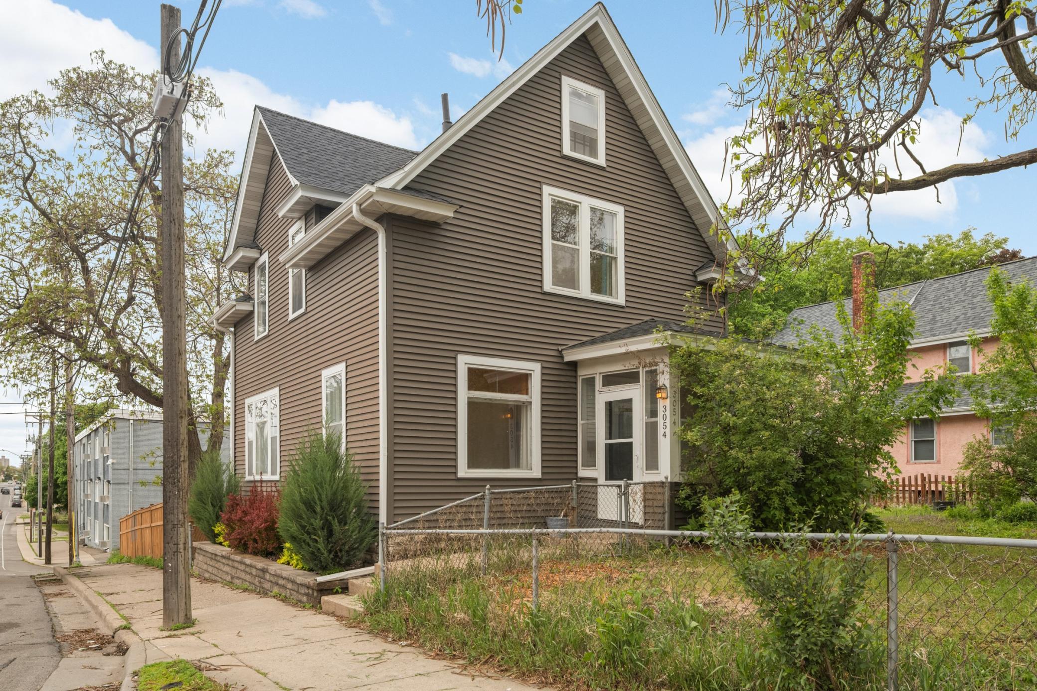 Spacious 3-bedroom home with a huge yard