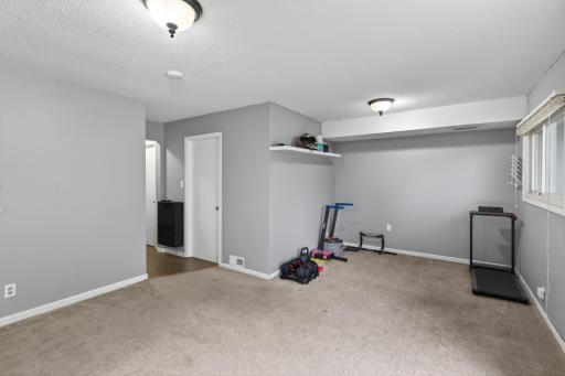 841 Evergreen Circle, Burnsville, MN 55337