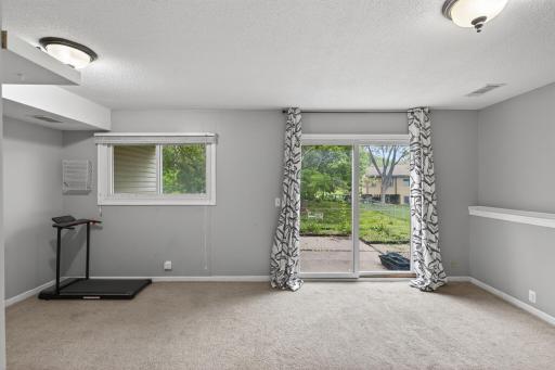 841 Evergreen Circle, Burnsville, MN 55337