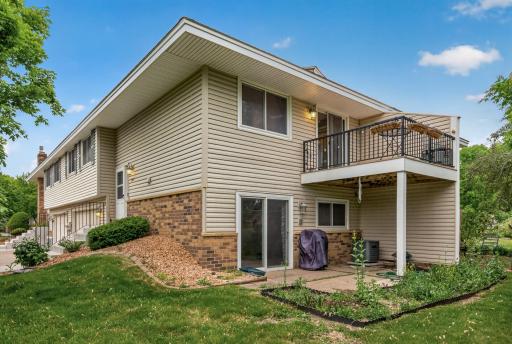 841 Evergreen Circle, Burnsville, MN 55337