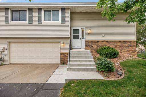 841 Evergreen Circle, Burnsville, MN 55337