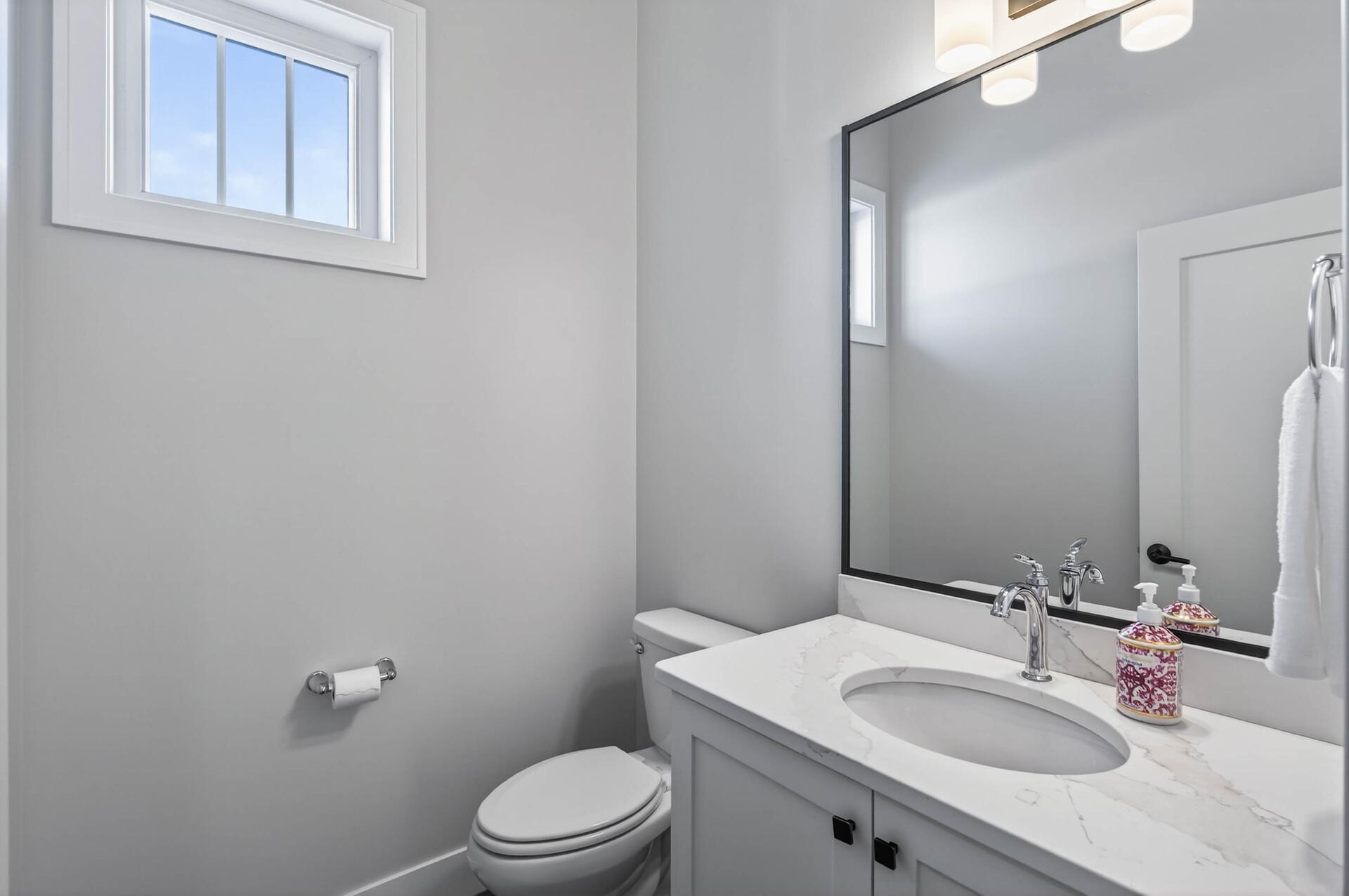 1/2 Bathroom