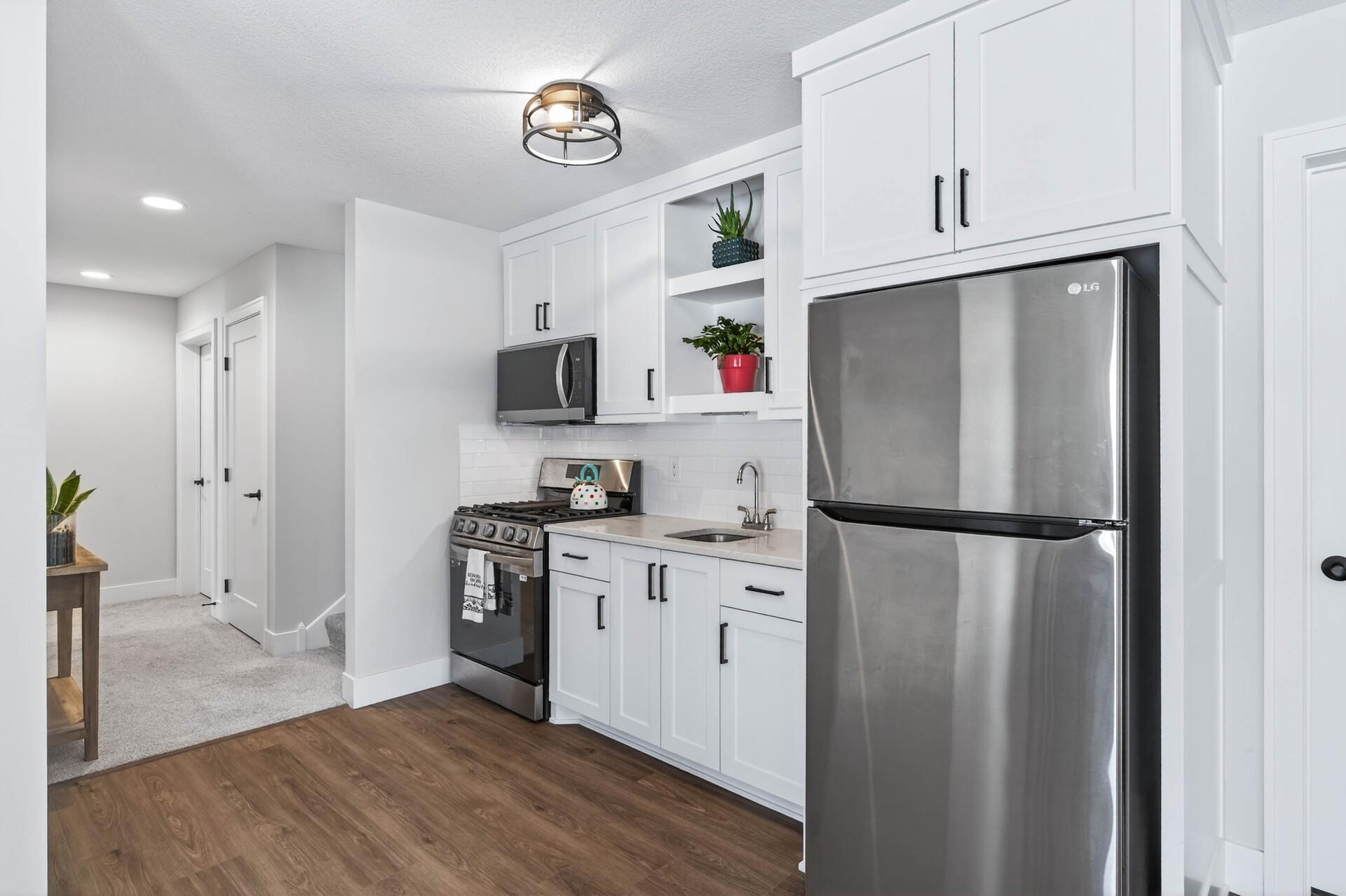 Full Kitchenette