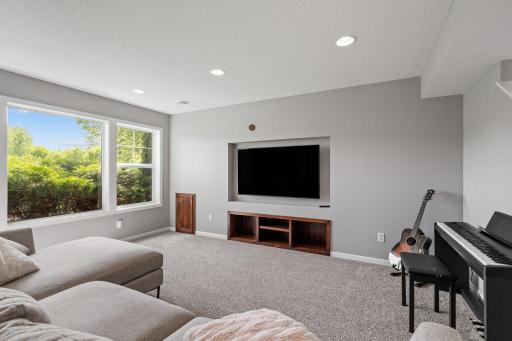 17662 Hayes Avenue, Lakeville, MN 55044
