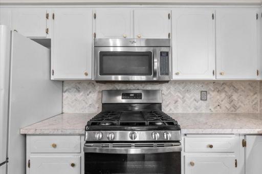 gas stove & microwave