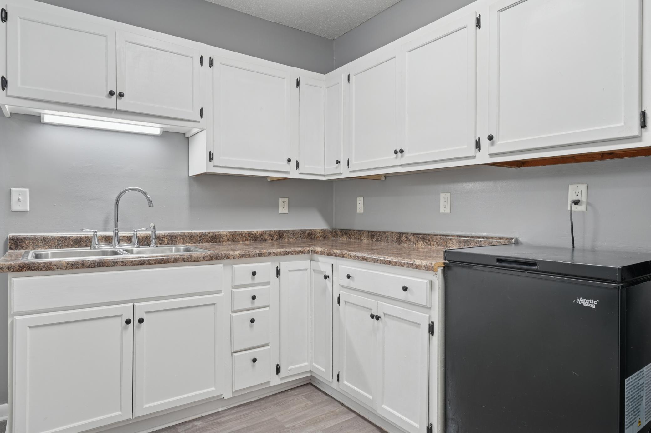 Kitchen 2.jpg