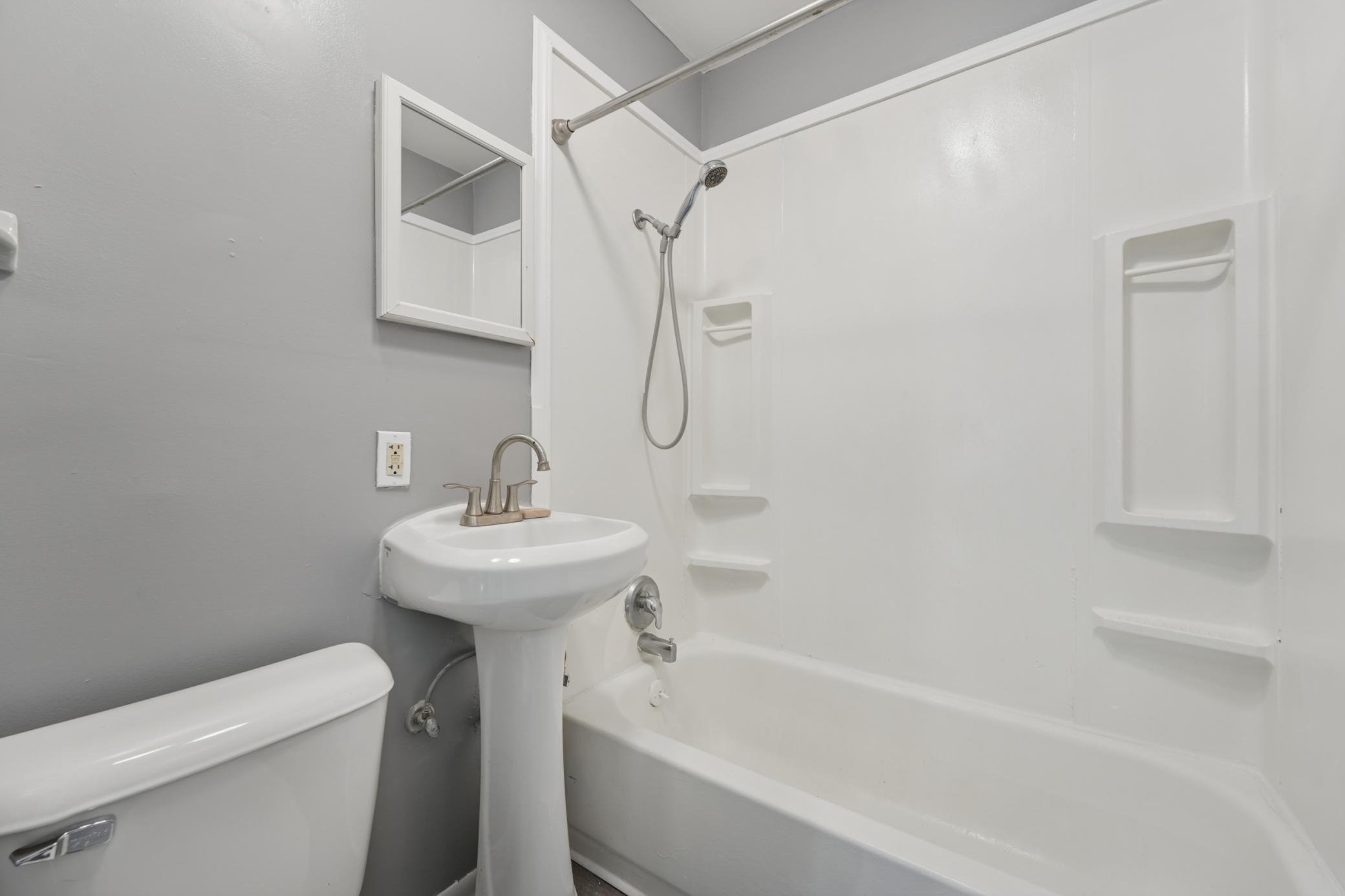 Bathroom 1.jpg