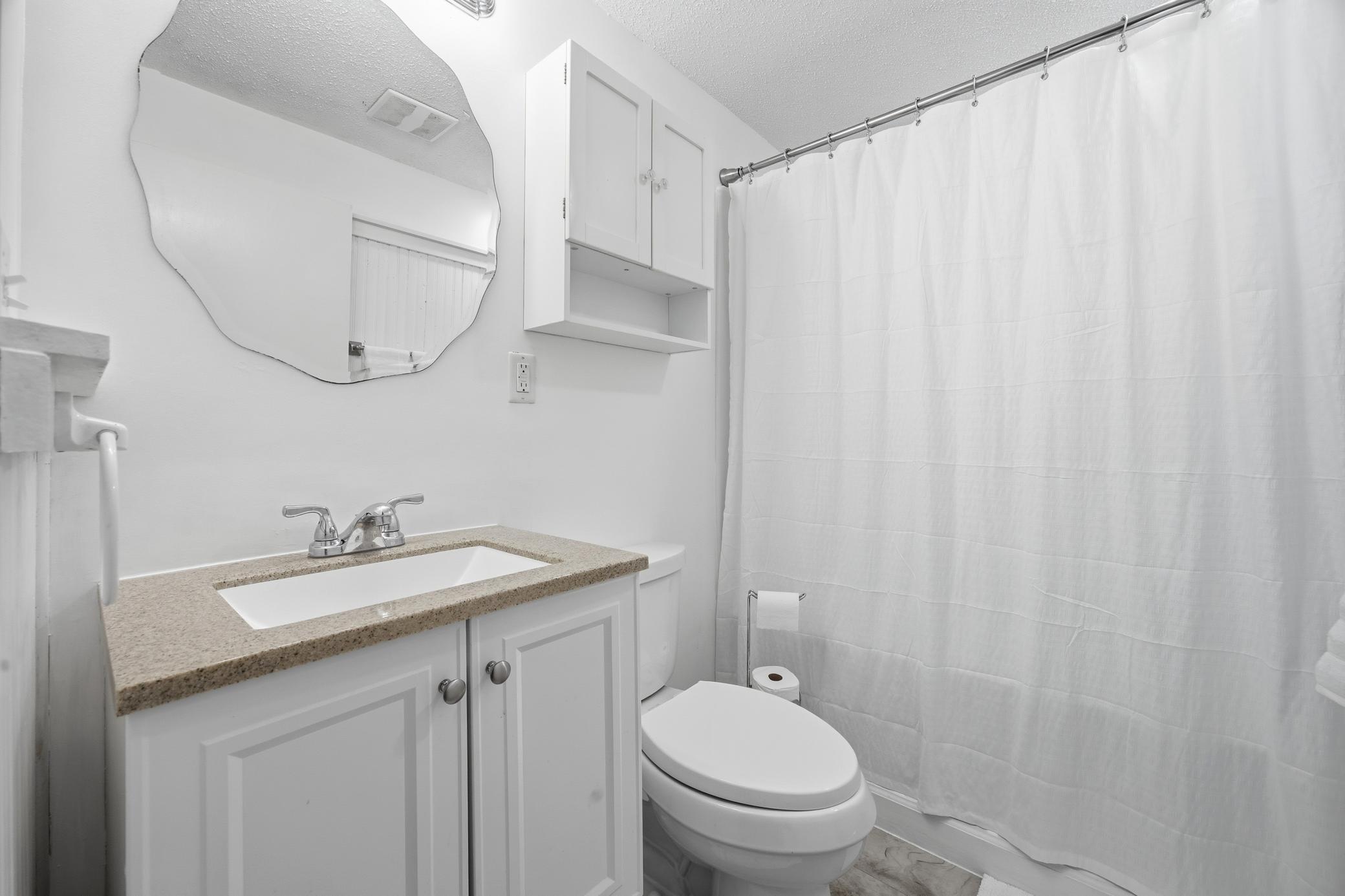 basement full bath.jpg