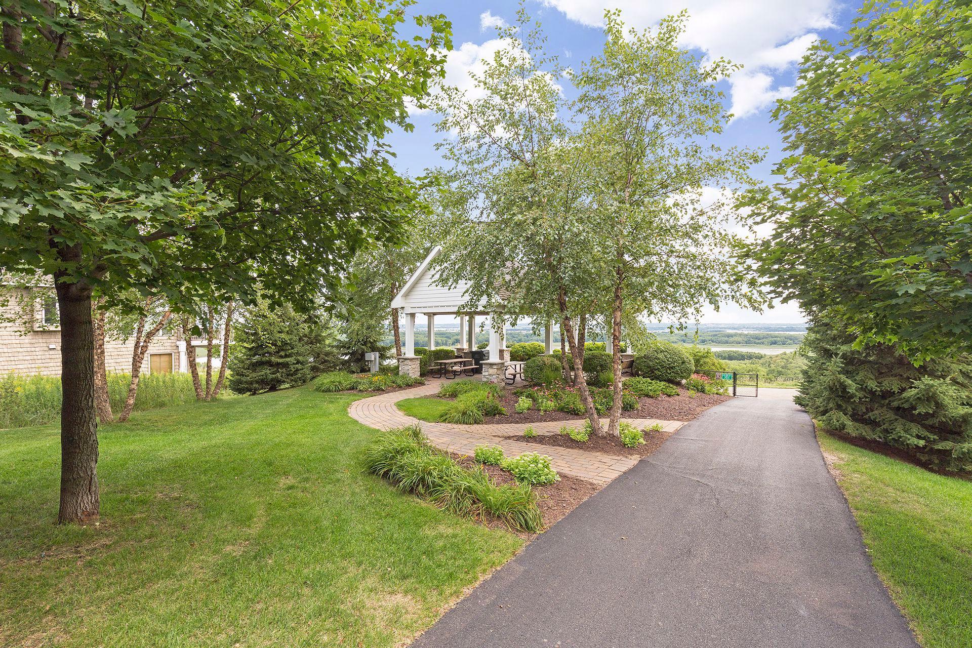 Nearby you have access to wonderful parks and views of the river bluffs