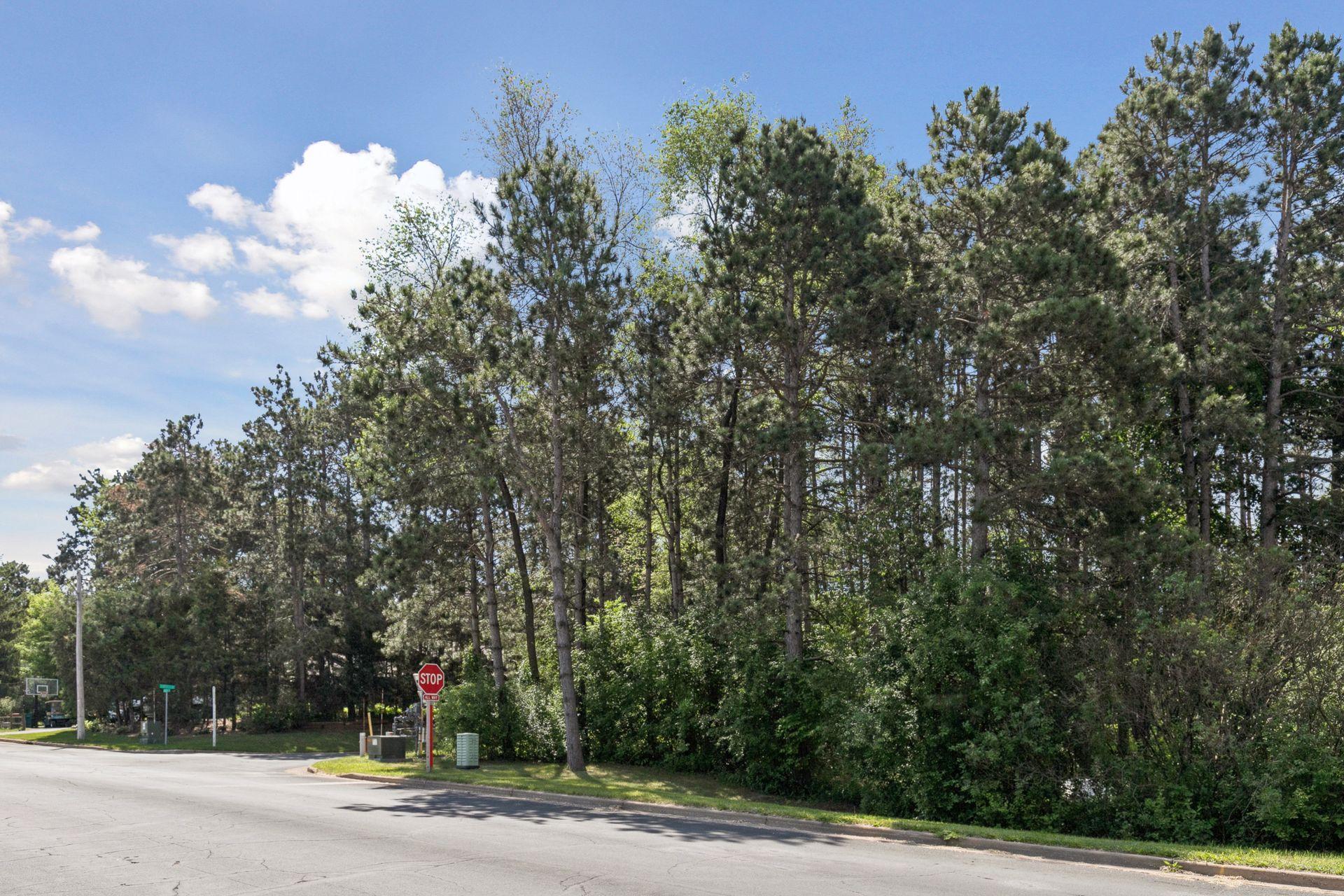 Lot is positioned at the corner of Krattley and 10th St N