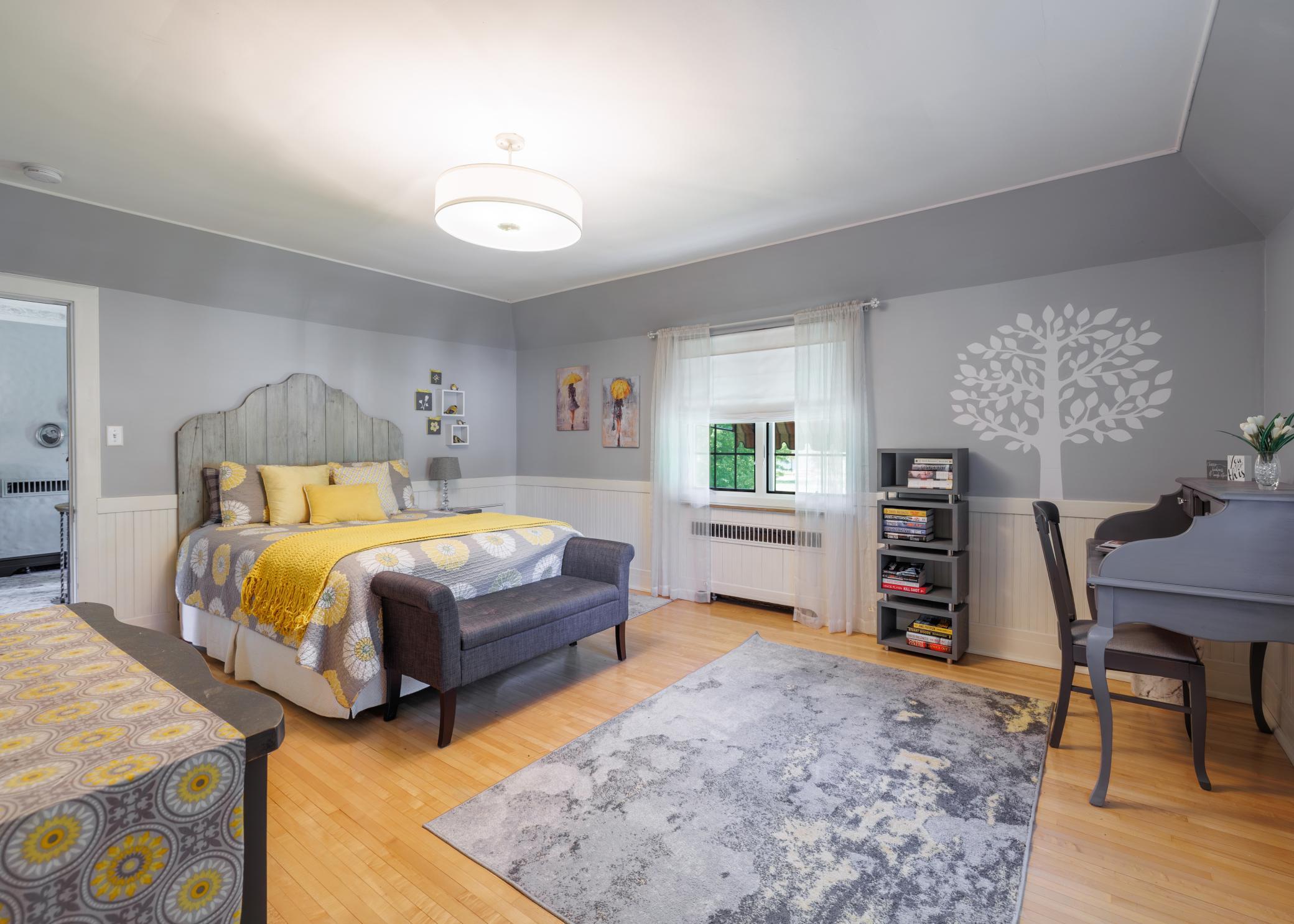Bedroom 1-1001.jpg