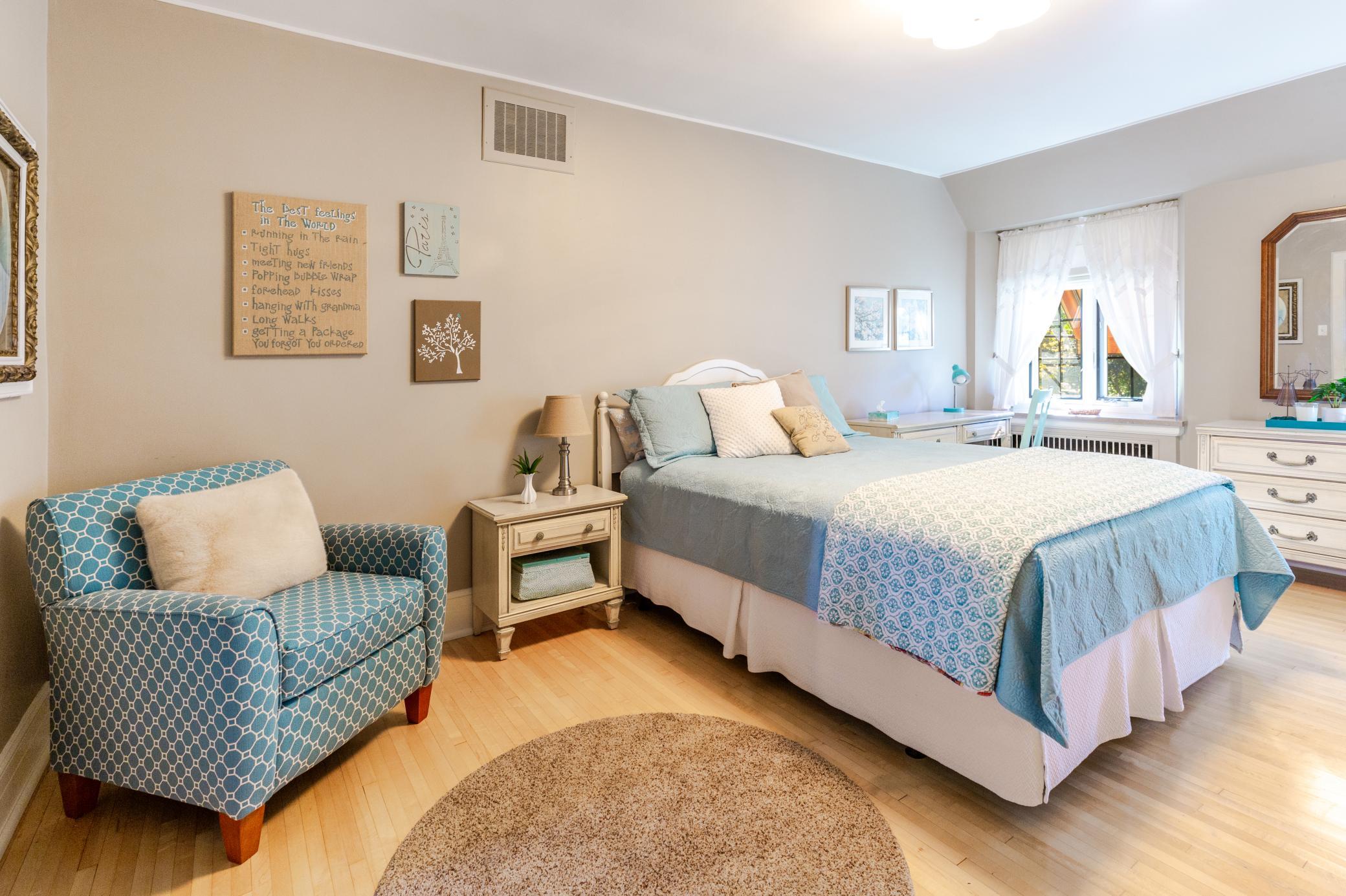 Bedroom_4_1001.jpg