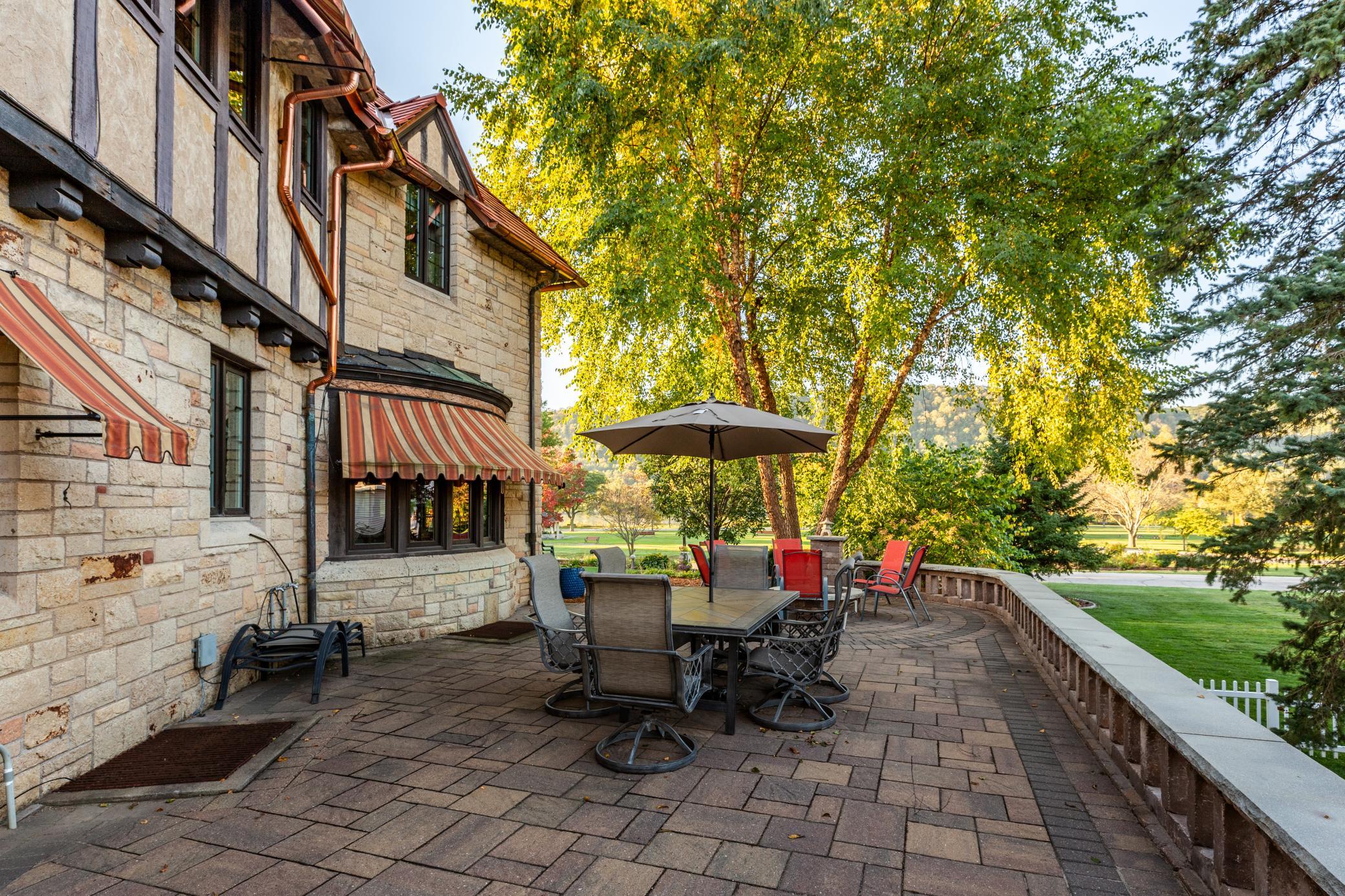 Exterior1029.jpg
