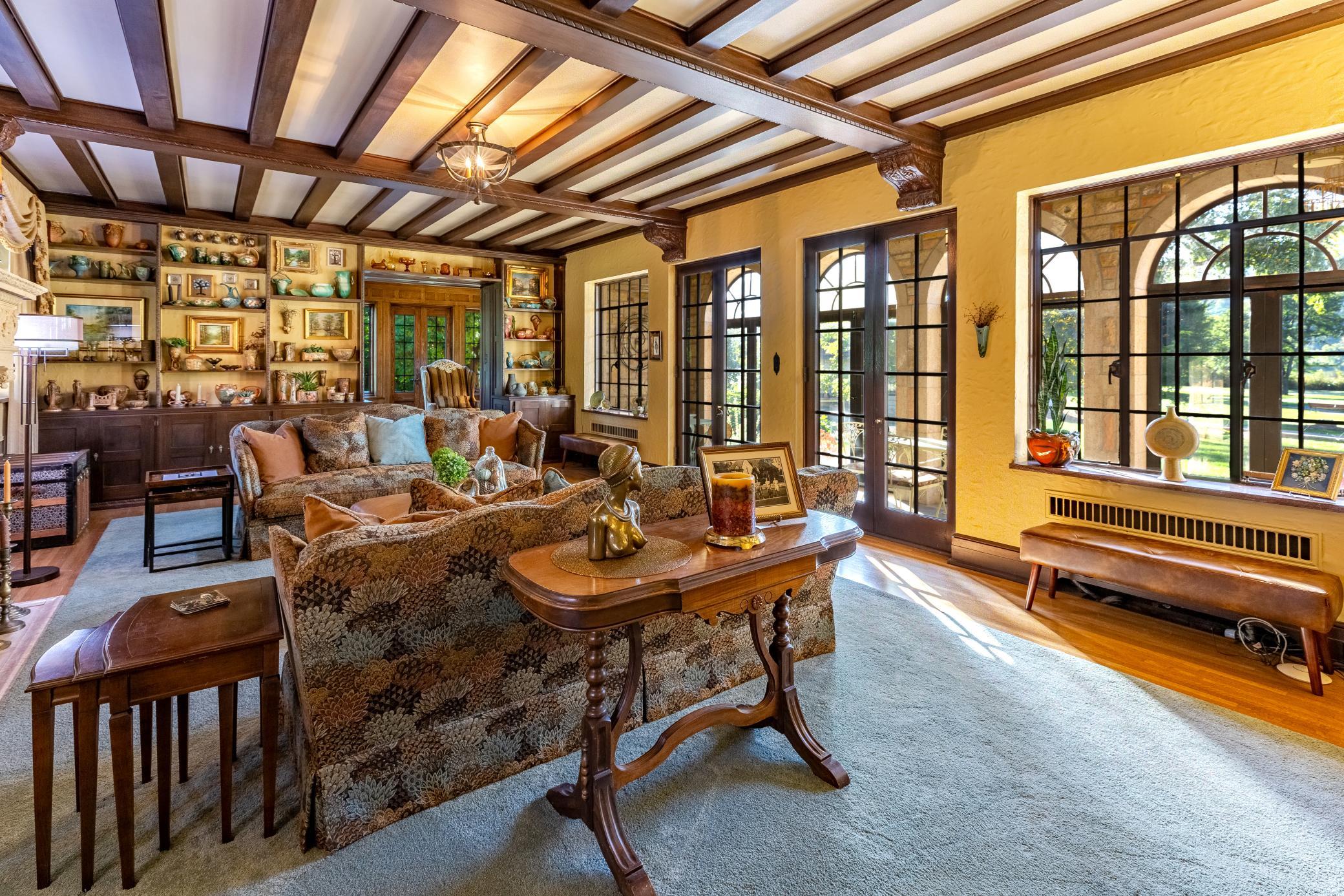 Living_Room_1002.jpg