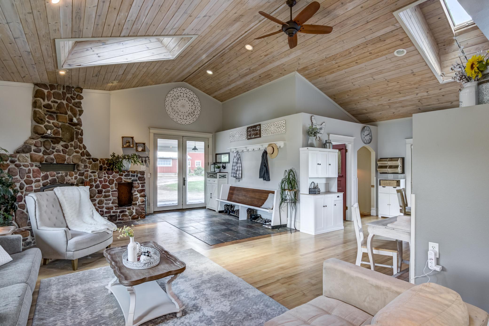 05 - Family Room-2.jpg