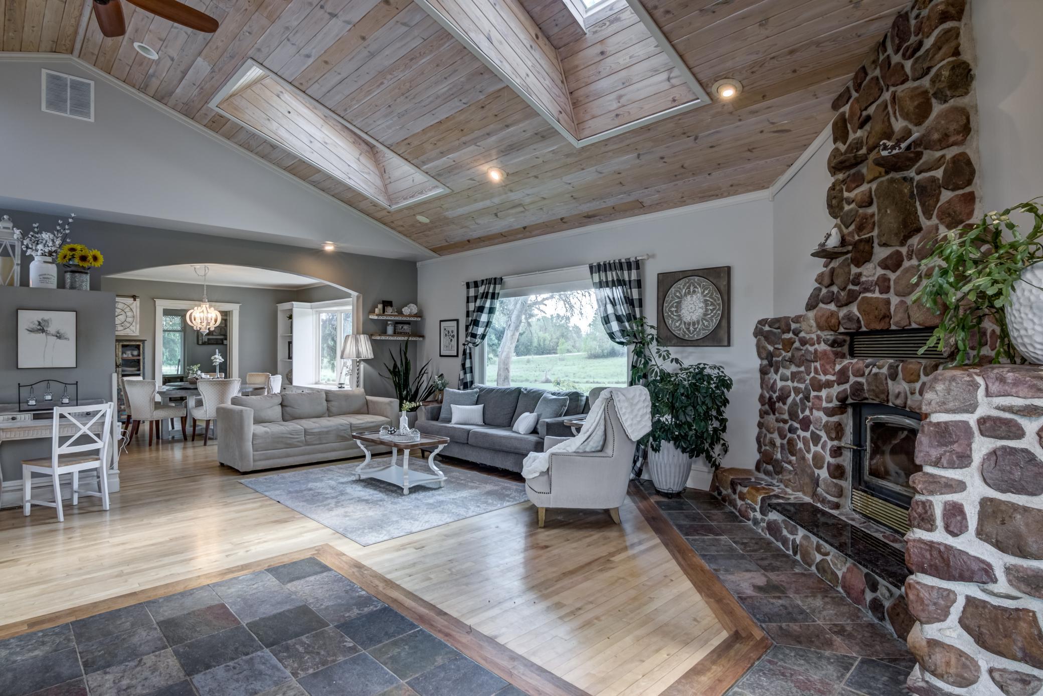 05 - Family Room-4.jpg